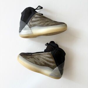 Yeezy quantum toddler sneakers